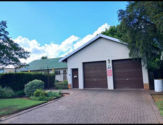4 BEDROOM HOUSE FOR SALE IN FICHARDT PARK